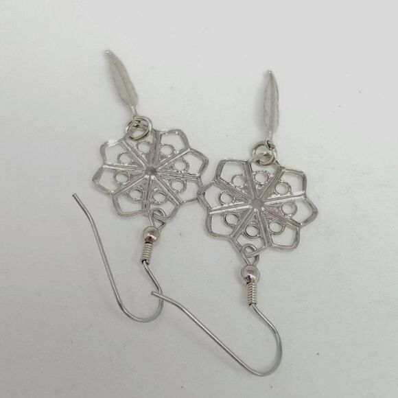 Vintage Feather Dangle Charm Earrings, Silver Tone Filigree Style Estate - Picture 3 of 6